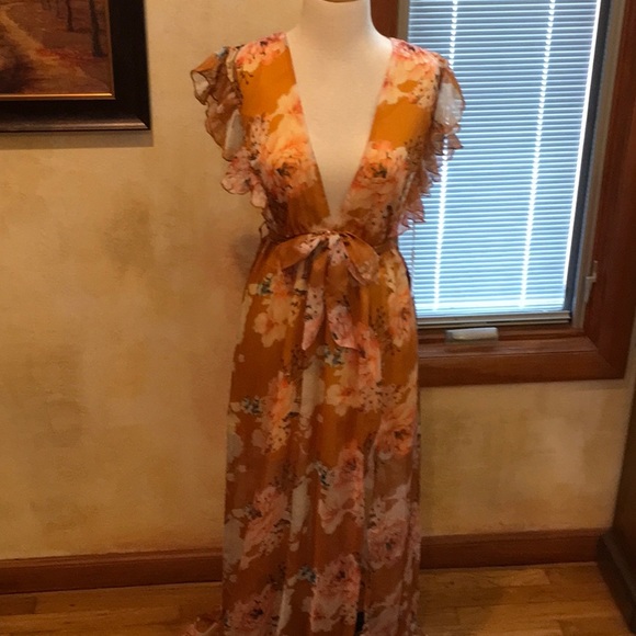 Mustard Floral Maxi Dress. - Picture 4 of 7